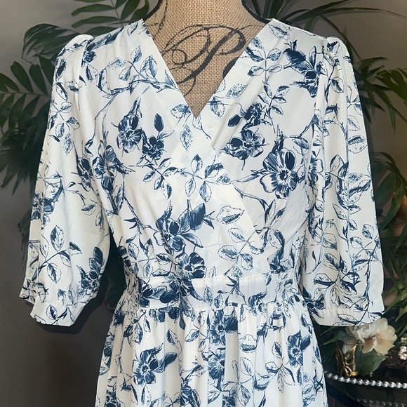 Chicwish Elegant Blue Floral Maxi Dress NWT - Picture 2 of 14